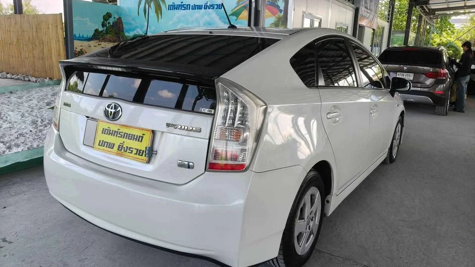 2011 Toyota Prius III 3