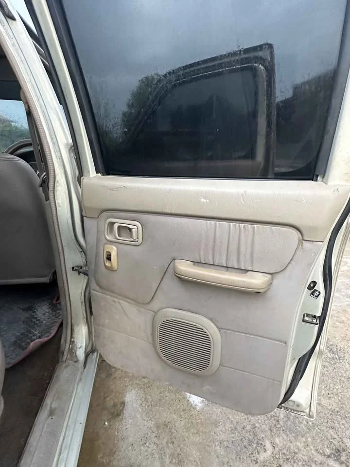 2002 Nissan Frontier I 3
