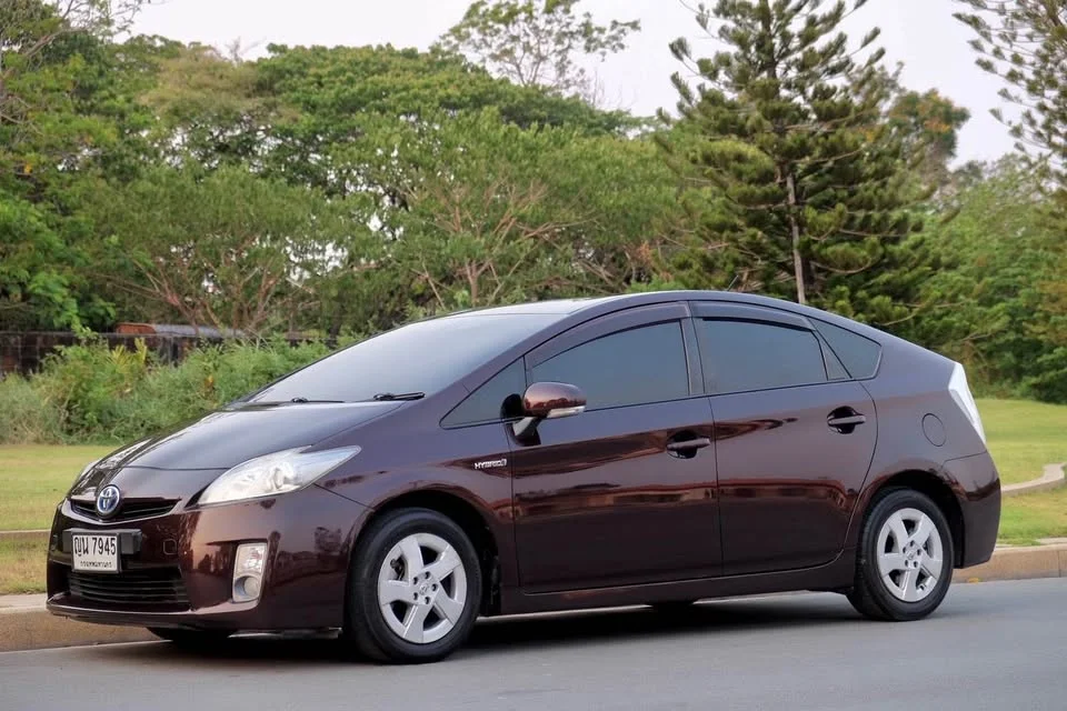 2011 Toyota Prius III 2