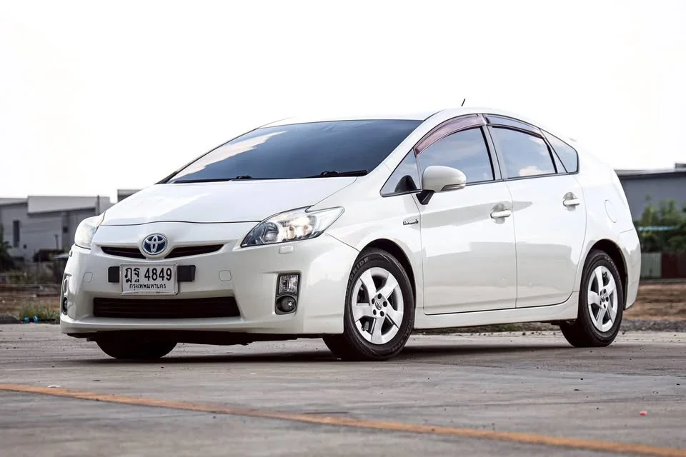 2011 Toyota Prius III 3
