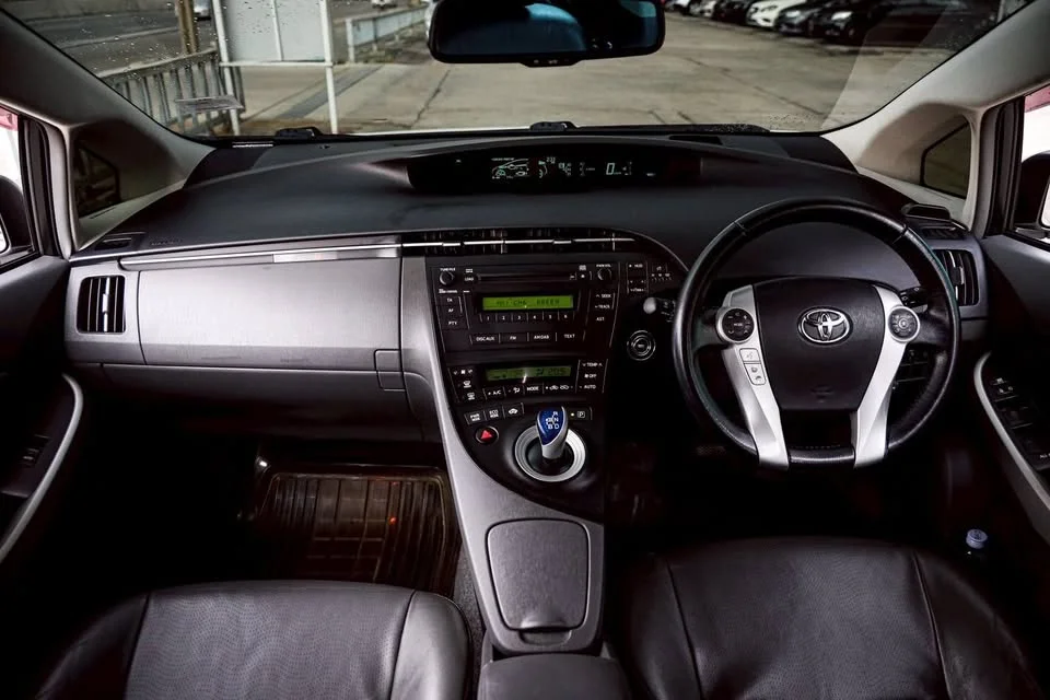 2011 Toyota Prius III 2