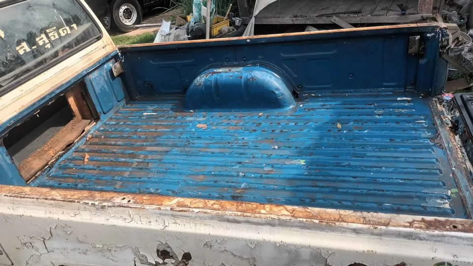 2000 Mitsubishi Triton II 3