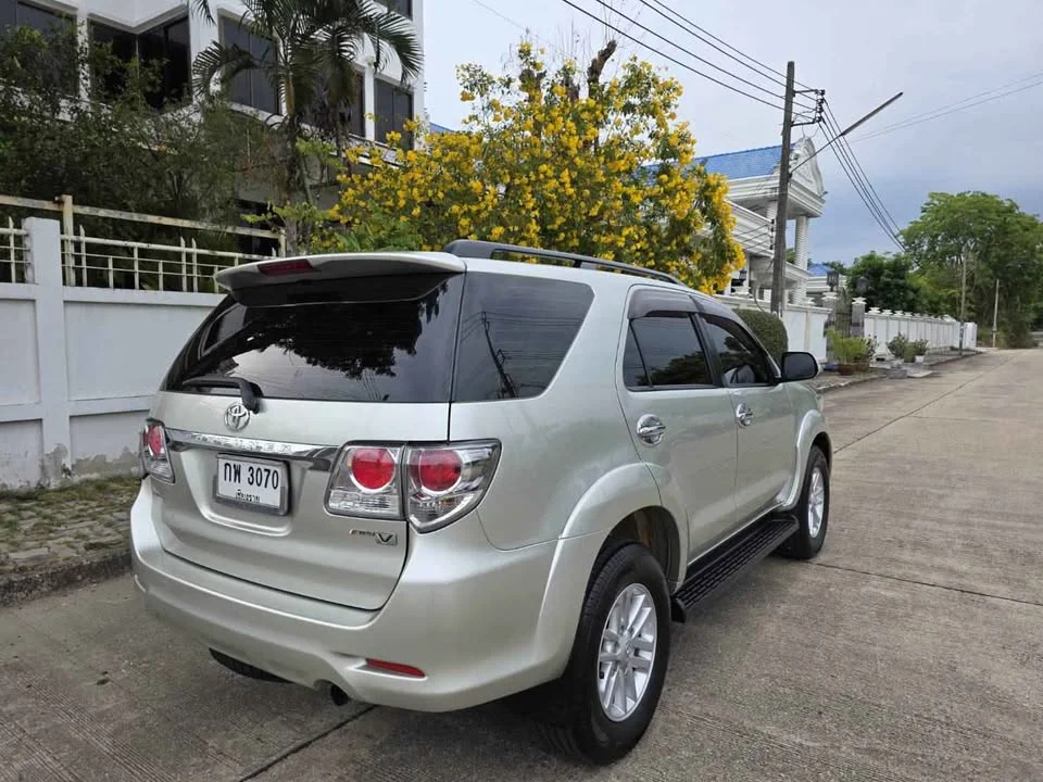 2013 Toyota Fortuner I 3