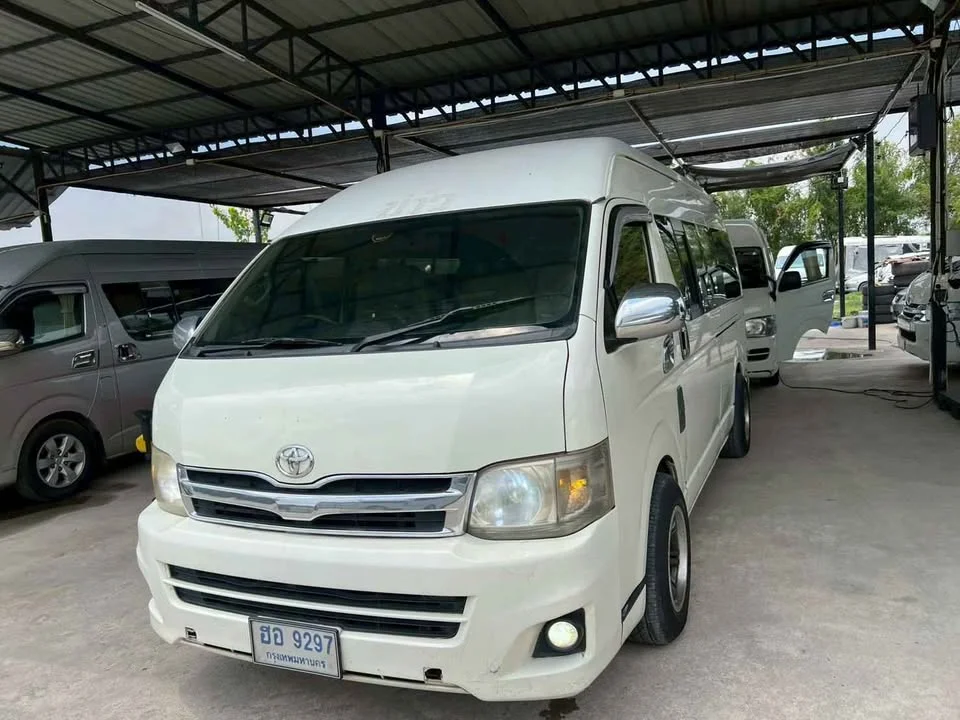 2010 Toyota Commuter V (H200) 2