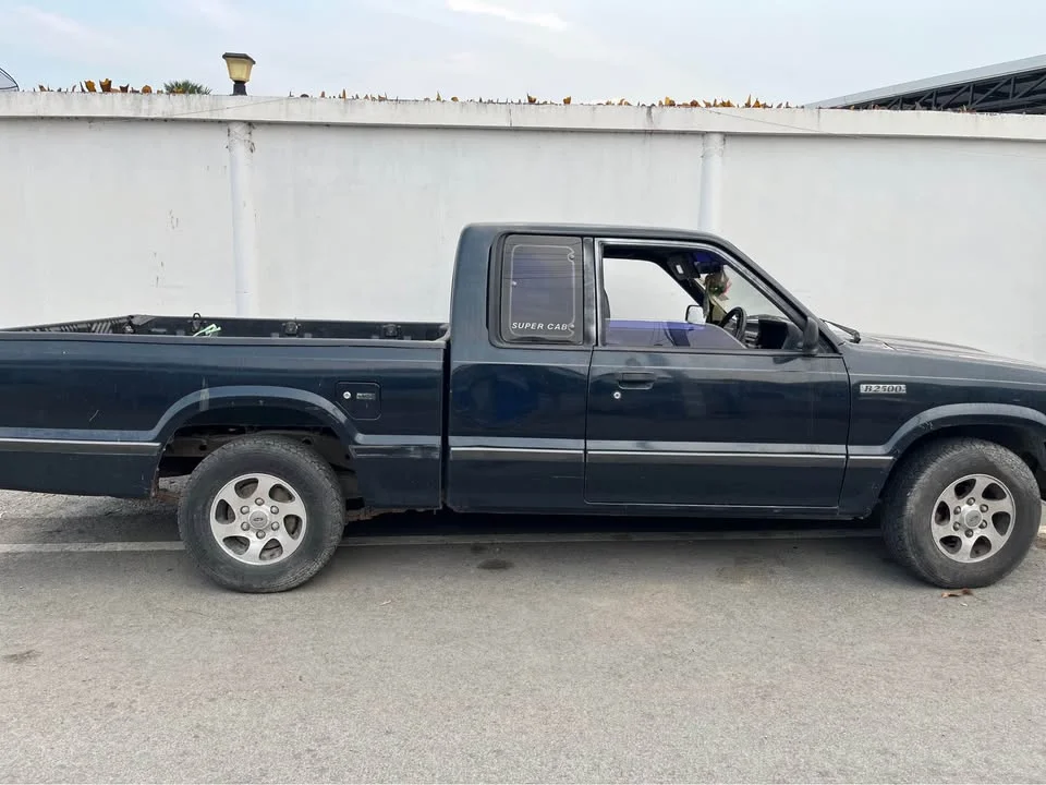 1980 Mazda B2500 IV 2