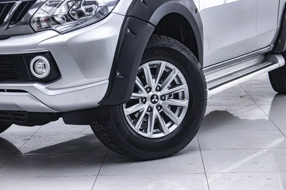 2017 Mitsubishi Triton V 2