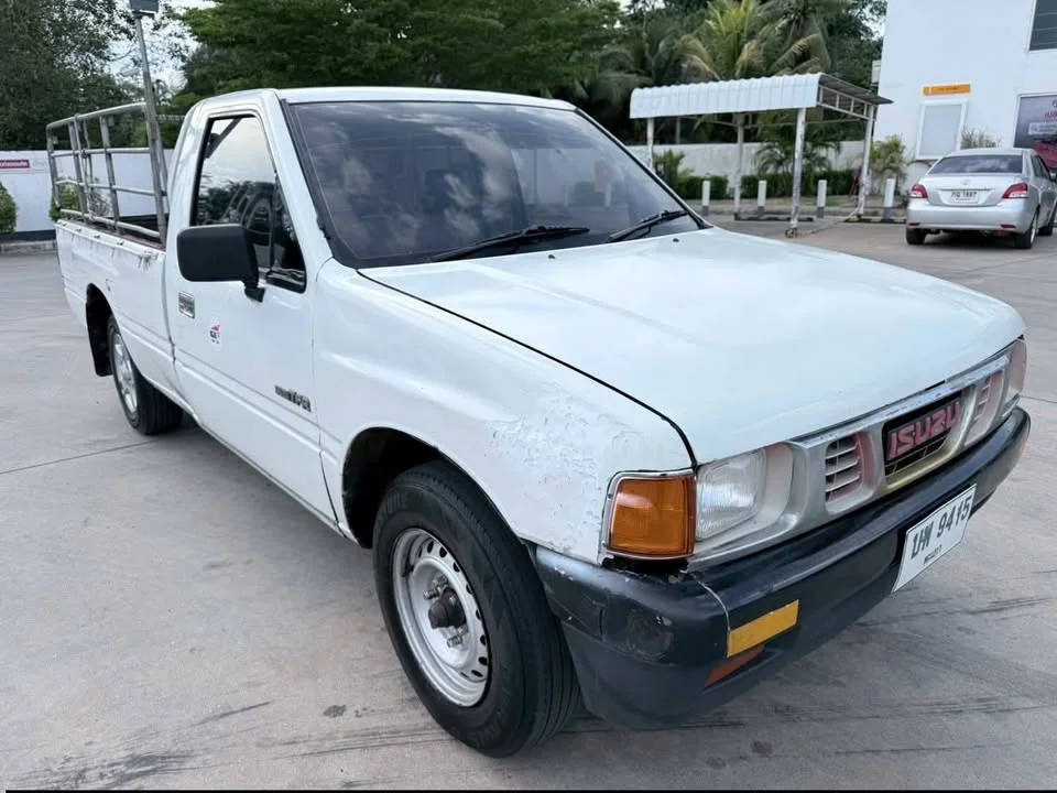 1990 Isuzu TFR III 2