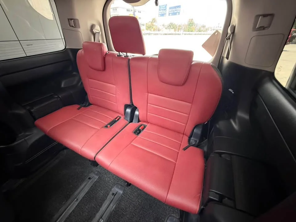 2014 Toyota Voxy III 3