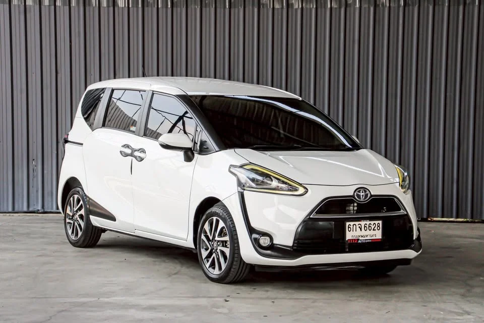 2017 Toyota Sienta II 2