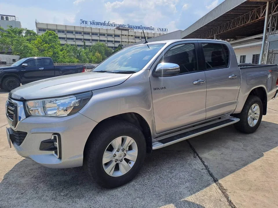 2019 Toyota Hilux VIII 2