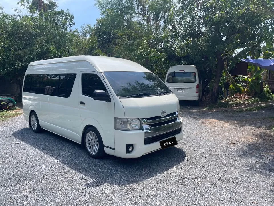 2011 Toyota Commuter V (H200) 2
