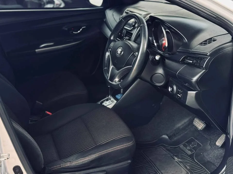 2015 Toyota Yaris III 2