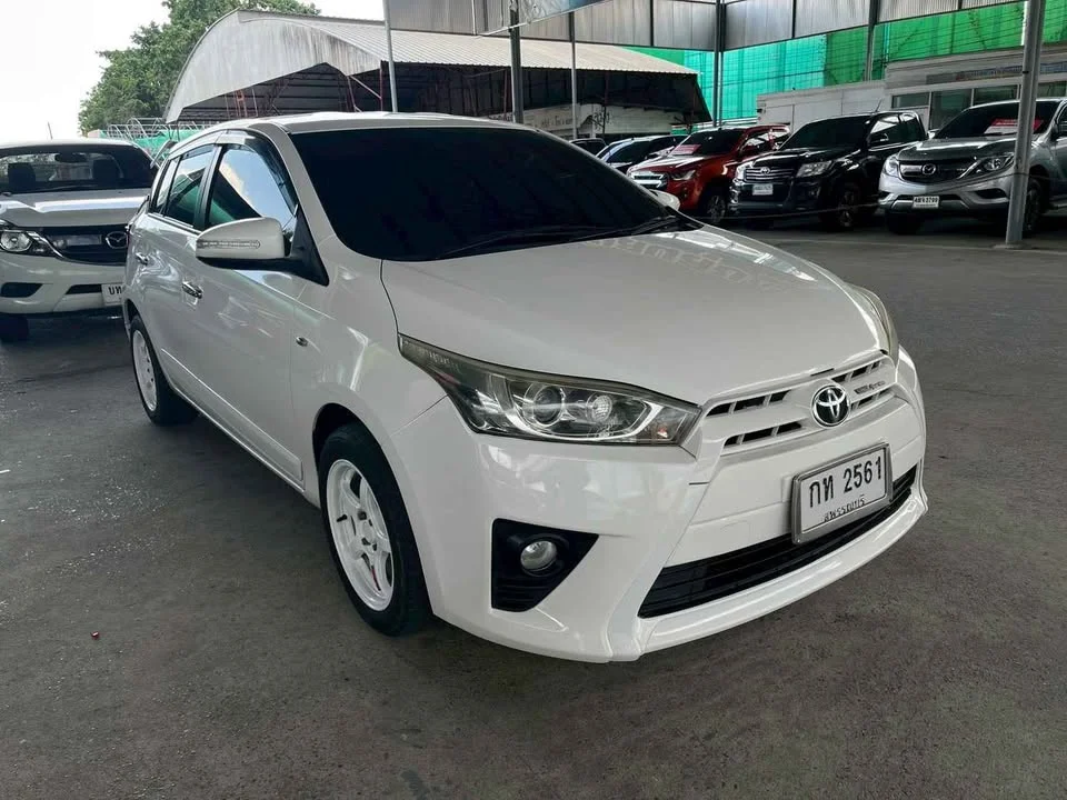 2015 Toyota Yaris III 2