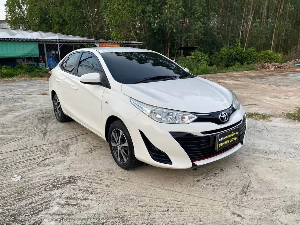 2019 Toyota Yaris ATIV III 2