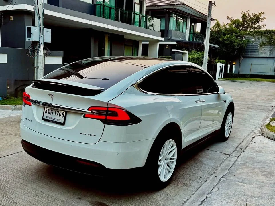 2020 Tesla Model X 2