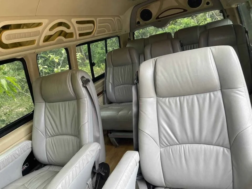 2010 Toyota Commuter V (H200) 3