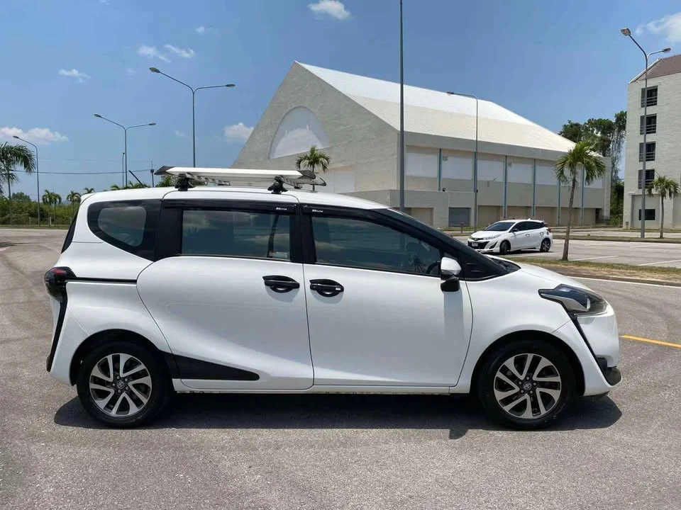 2017 Toyota Sienta II 2