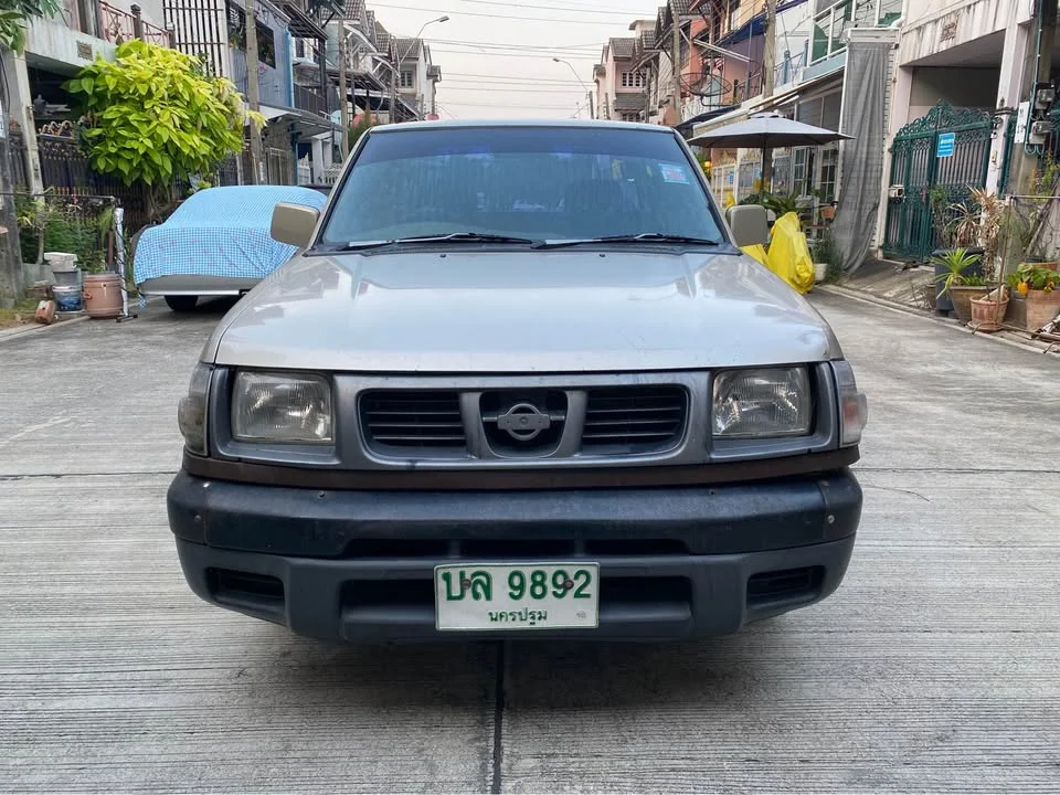 1998 Nissan Frontier I 2
