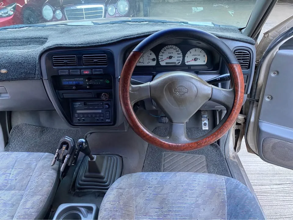 1998 Nissan Frontier I 3