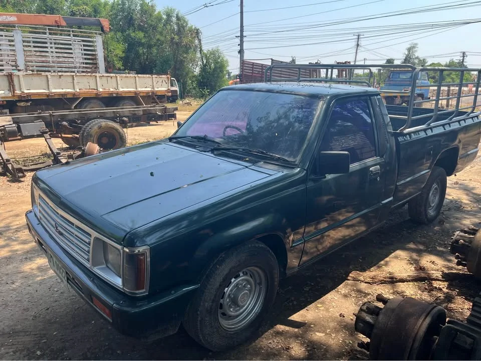 1991 Mitsubishi Triton II 2