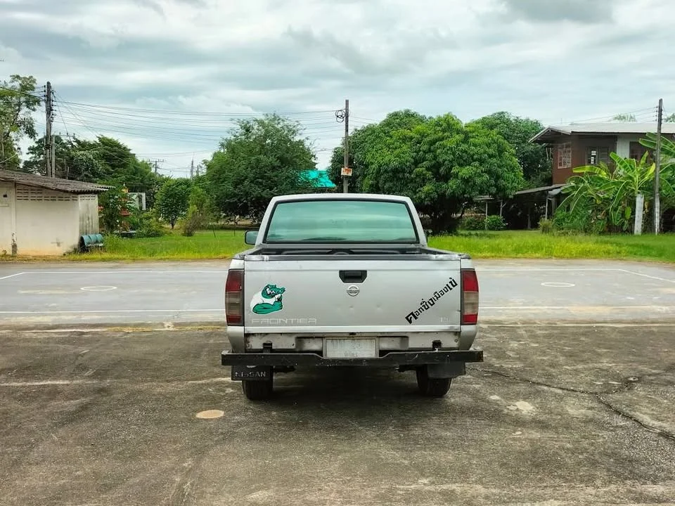 2004 Nissan Frontier I 2