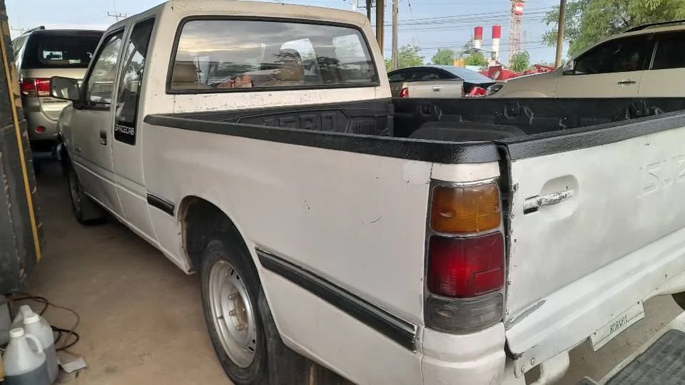 1990 Isuzu TFR III 2