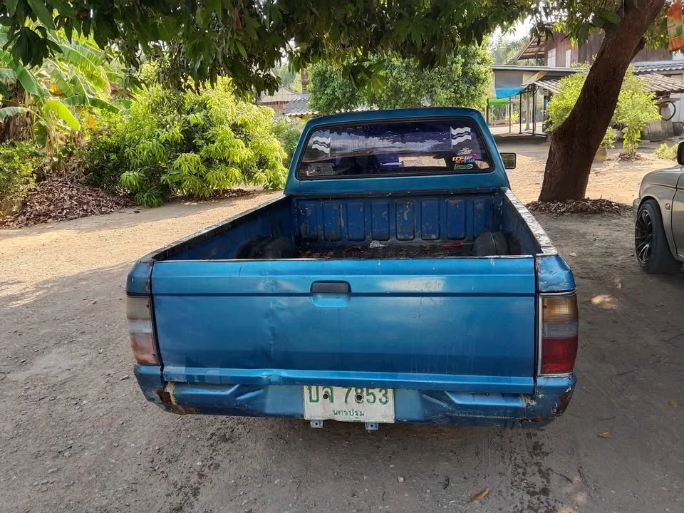 1991 Mitsubishi Triton II 2