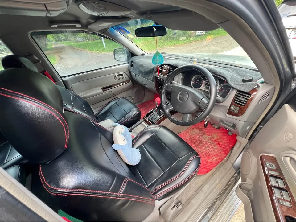 2005 Isuzu MU-7 2