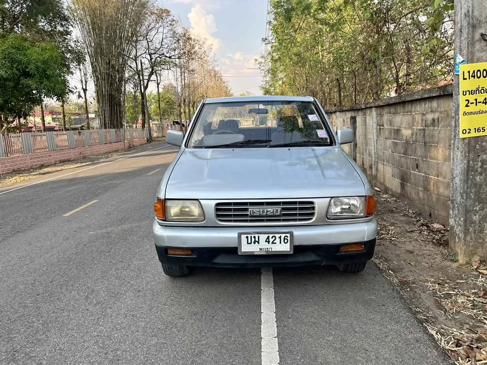 1996 Isuzu TFR III 2