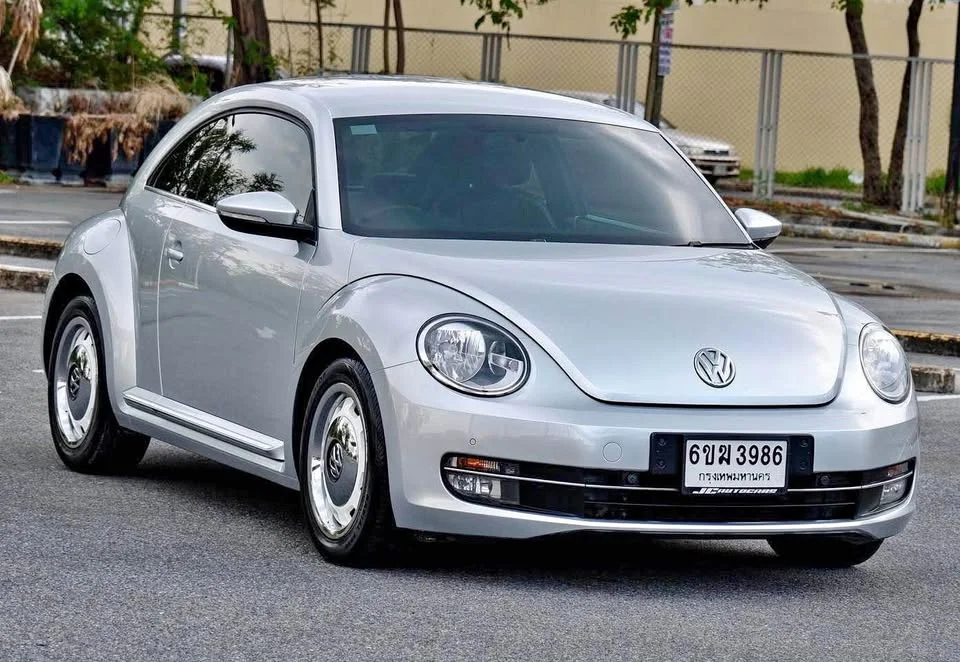 2013 Volkswagen New Beetle 2