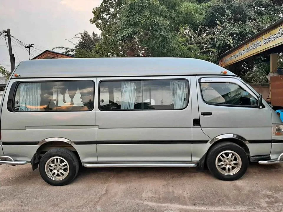 2004 Toyota Commuter IV (H100) 2