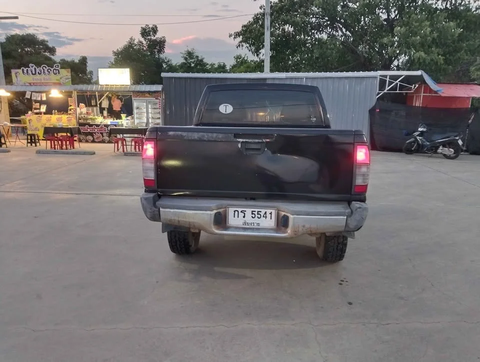 2001 Nissan Frontier I 3