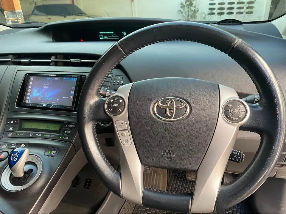 2011 Toyota Prius III 2
