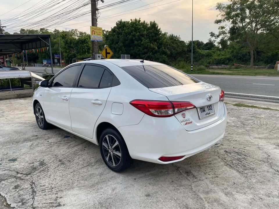 2019 Toyota Yaris ATIV III 2