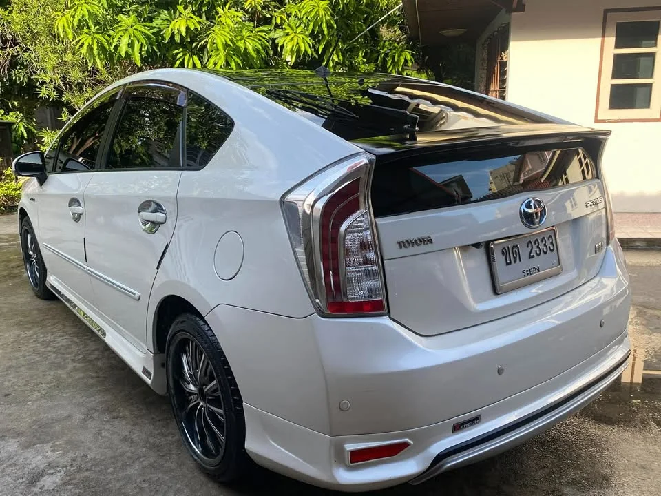 2011 Toyota Prius III 3