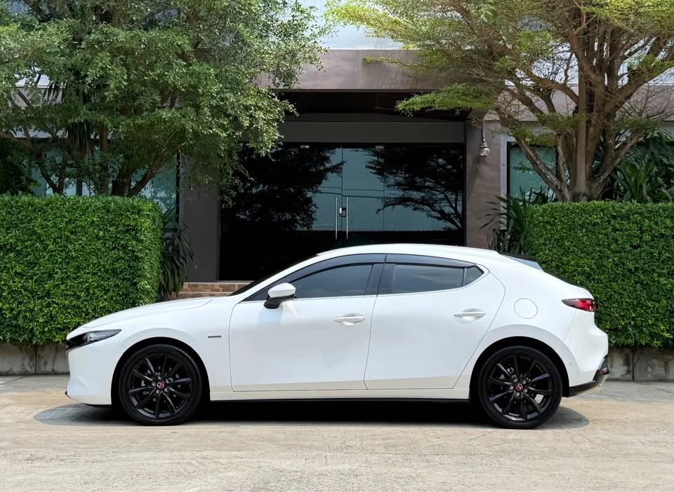 2022 Mazda 3 IV 3