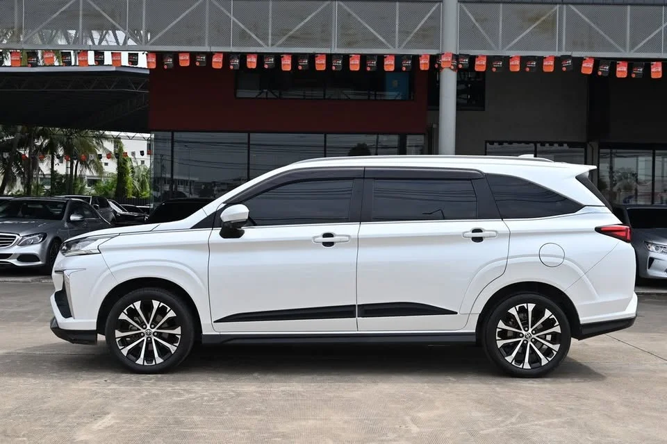 2023 Toyota Veloz III 2
