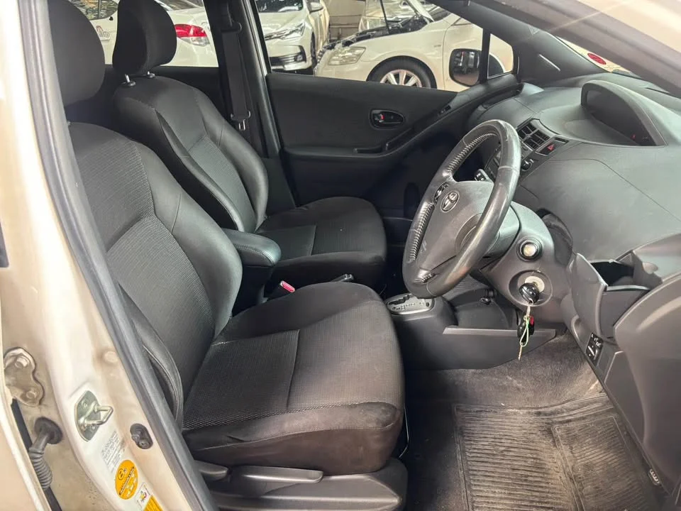 2009 Toyota Yaris II 2
