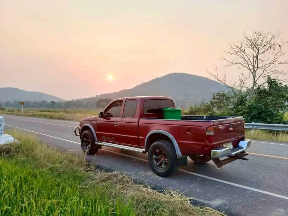1999 Mazda 2500 Fighter V 3