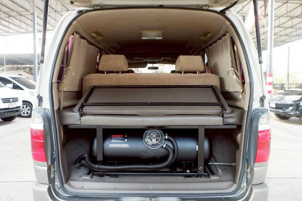 2000 Toyota Granvia H100 3