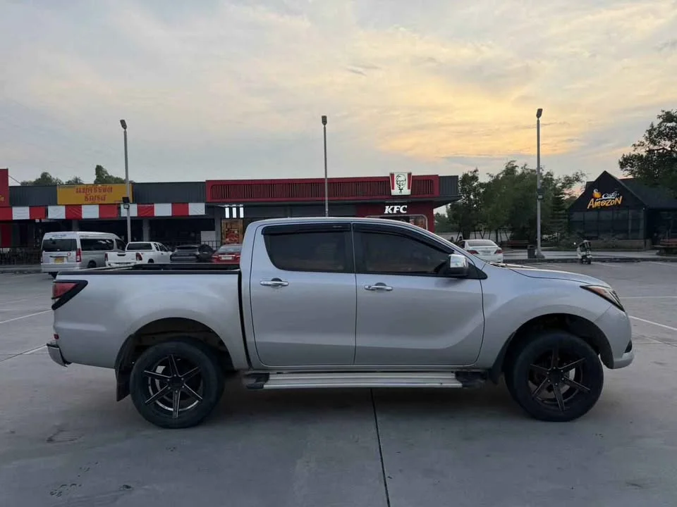 2012 Mazda BT-Series II 3