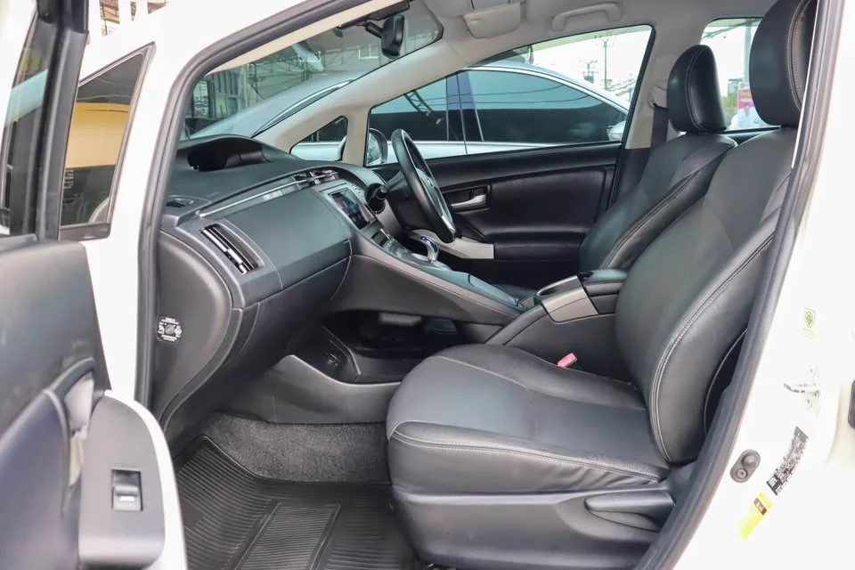 2013 Toyota Prius III 3
