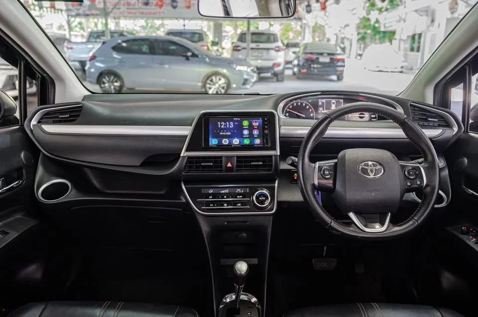 2018 Toyota Sienta II 2