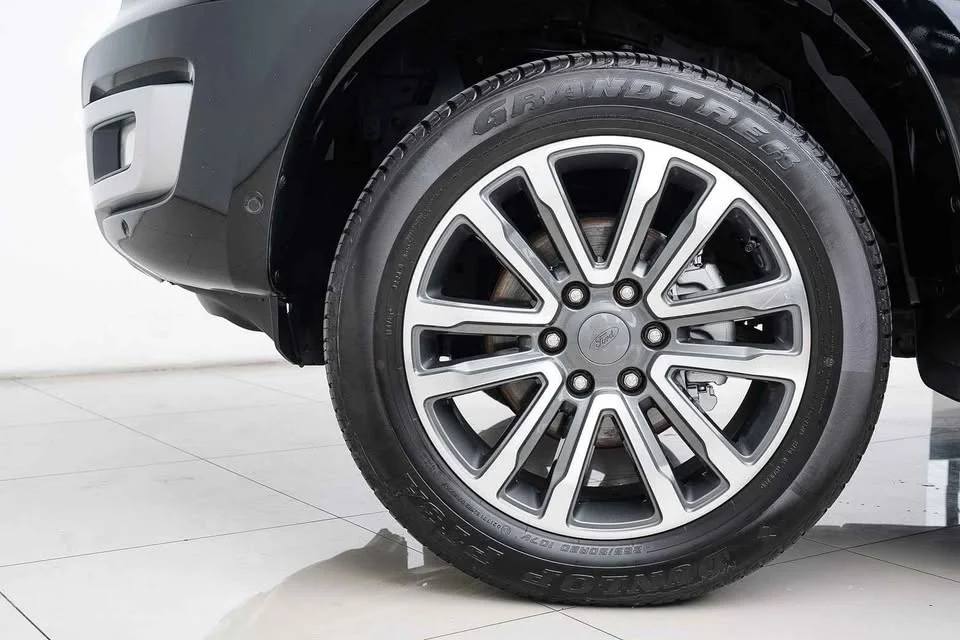 2019 Ford Everest II 2