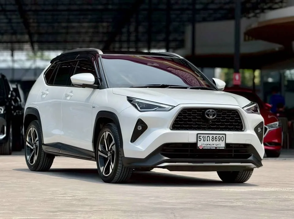 2023 Toyota Yaris Cross AC200 3