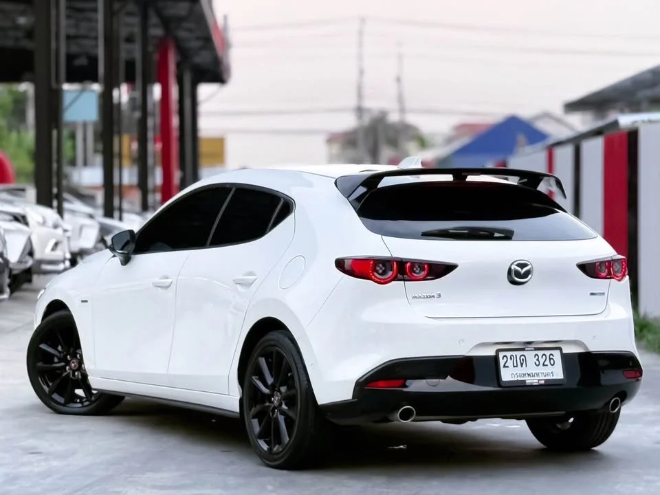 2021 Mazda 3 IV 3