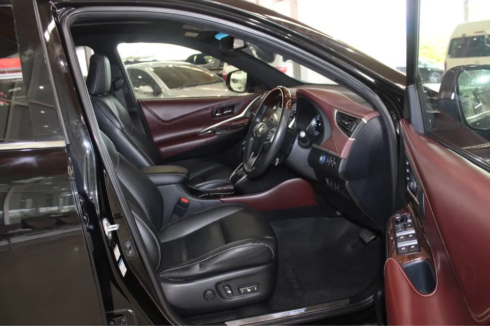 2014 Toyota Harrier III 3