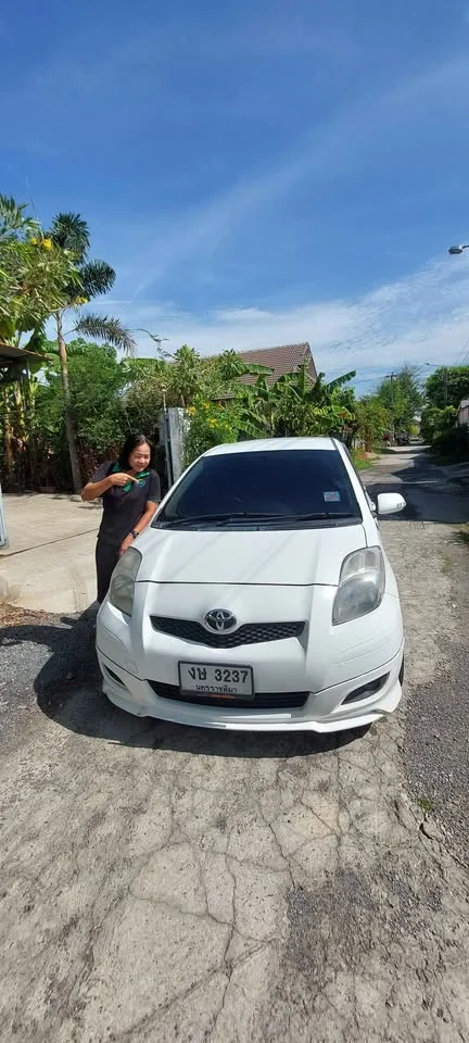 2011 Toyota Yaris II 2