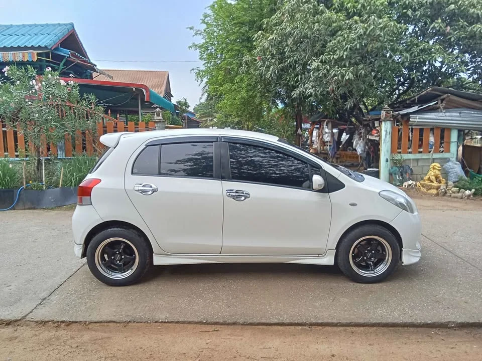 2006 Toyota Yaris II 2