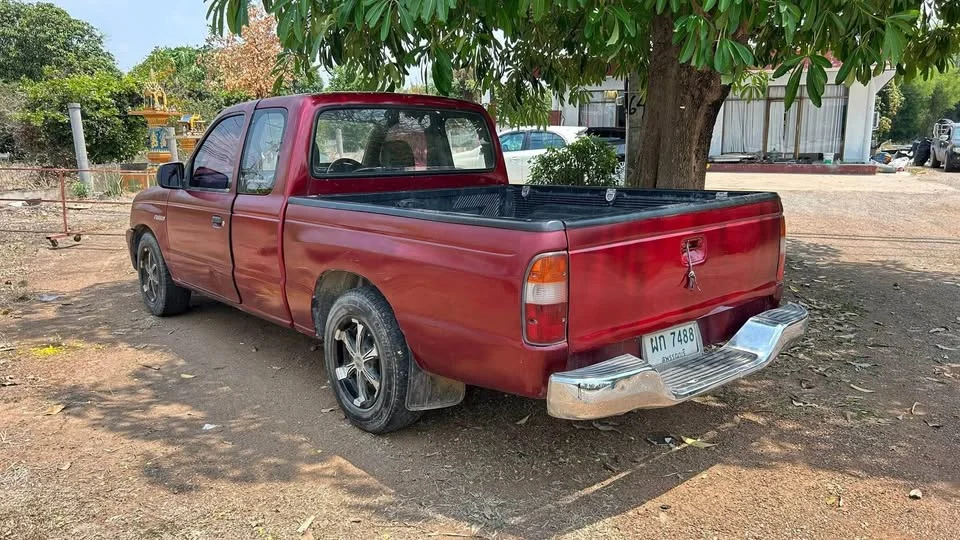 2000 Mazda 2500 Fighter V 2